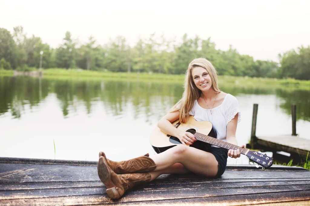 senior pictures with guitar