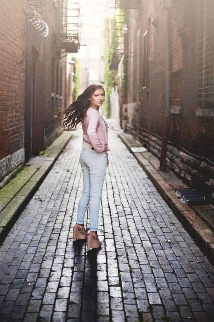 senior portraits in an alley
