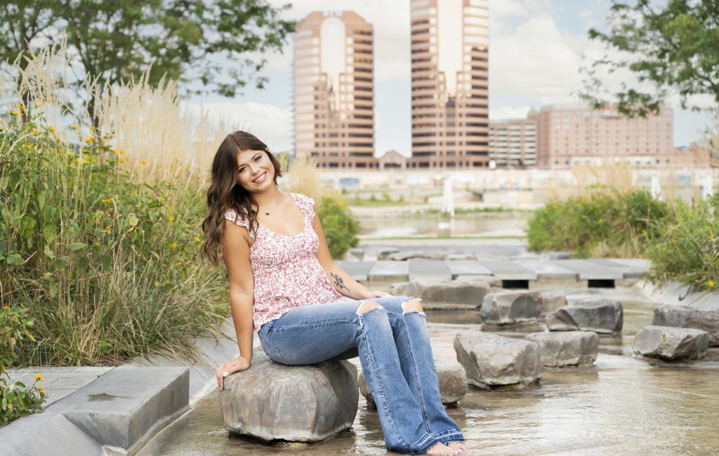 Senior Pictures at Smale Park | Cincinnati Senior Photographer