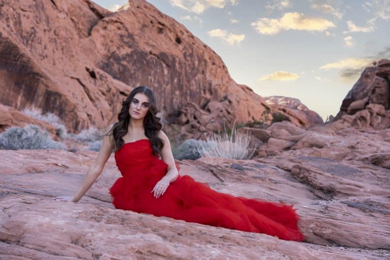 Destination session photo shoot in Valley of Fire State Park in Nevada.