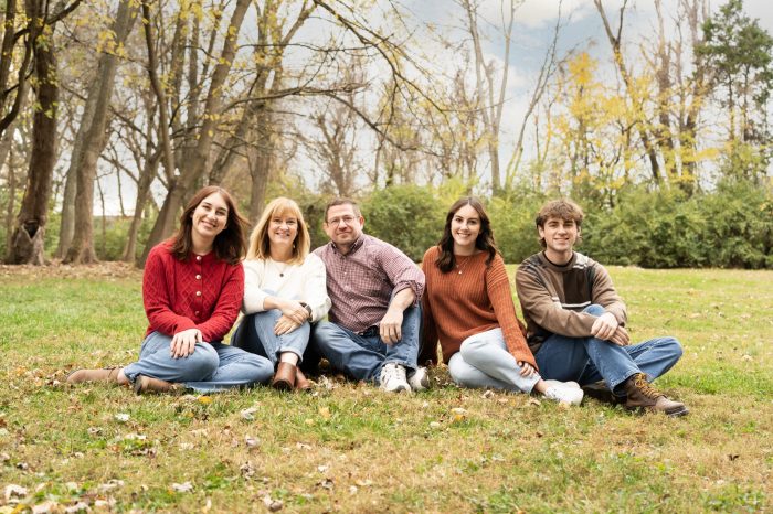 A family of five sitting in the grass together at President Park made by tonya bolton photography